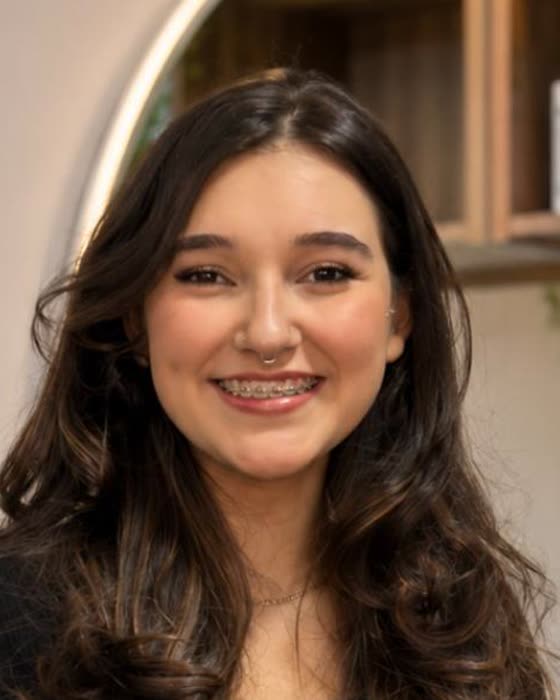 Bruna, maquiadora e manicure d'A Maga